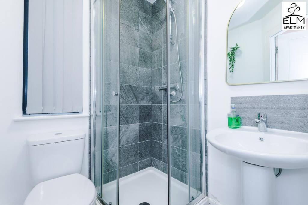 Cozy 1 Bedroom Apartment, Prime Location , Free Parking Manchester Exteriör bild