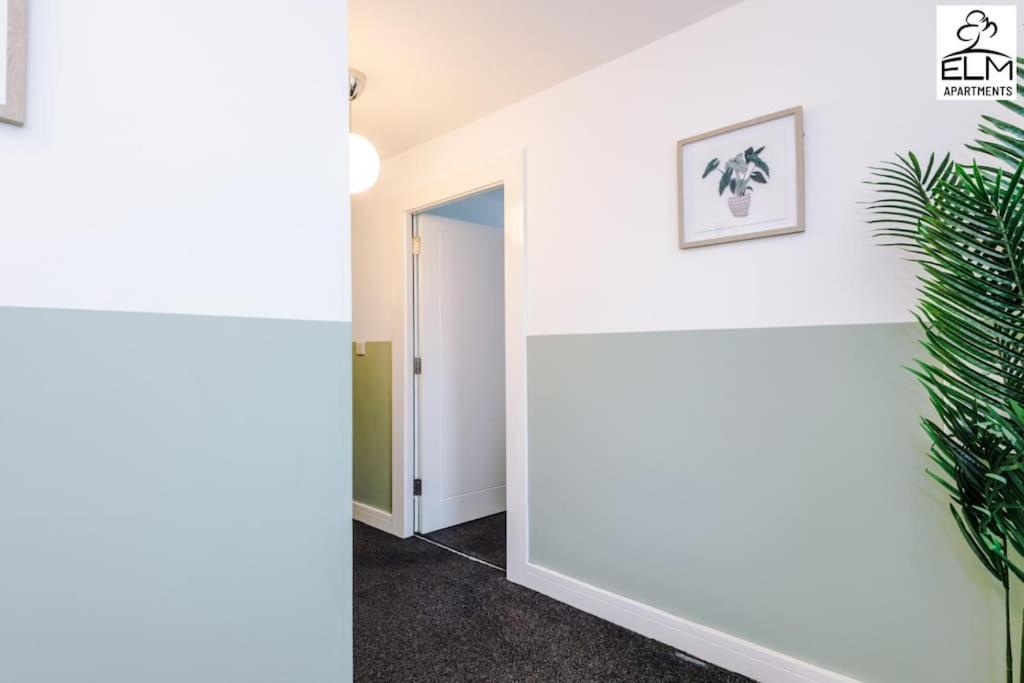 Cozy 1 Bedroom Apartment, Prime Location , Free Parking Manchester Exteriör bild