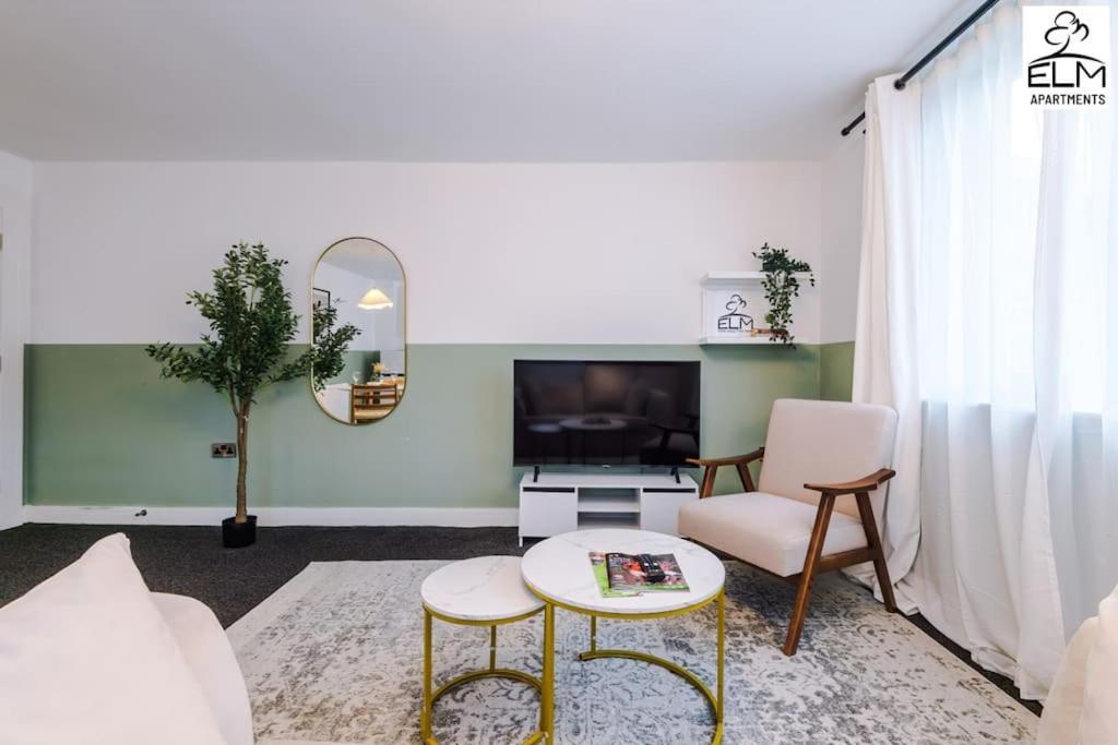 Cozy 1 Bedroom Apartment, Prime Location , Free Parking Manchester Exteriör bild