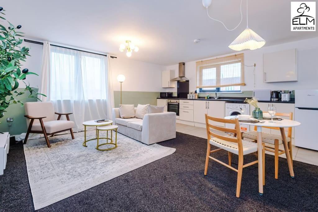 Cozy 1 Bedroom Apartment, Prime Location , Free Parking Manchester Exteriör bild