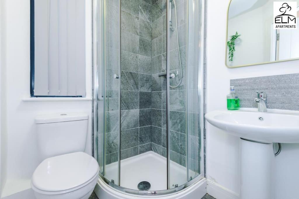Cozy 1 Bedroom Apartment, Prime Location , Free Parking Manchester Exteriör bild